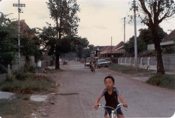 Jalan Kemuning, Semarang (1981) : Sunday :  8. March 1981