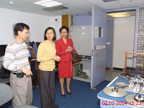  : Monday :  2. February 2004