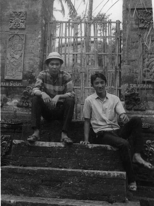 Gerbang Taman Suci : Monday : 20. April 1970