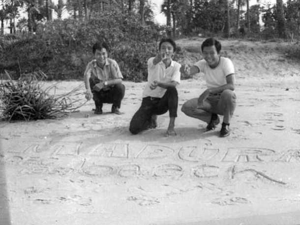 Pantai Madura : Sunday : 19. April 1970