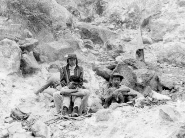 Beristirahat menunggu terik matahari menghilang : Thursday : 20. August 1970