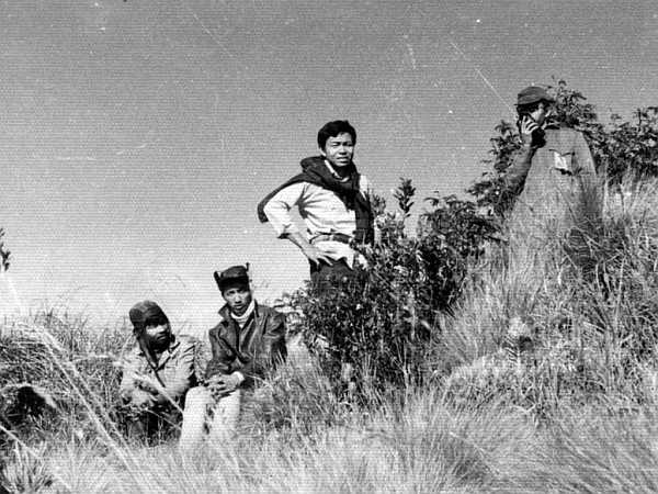 Dony (YD2GG) sedang laporan kestation induk di Salatiga : Thursday : 20. August 1970