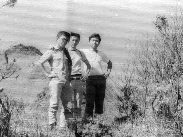 Menunggu kabut menghilang untuk meniti ke puncak selanjutnya : Thursday : 20. August 1970