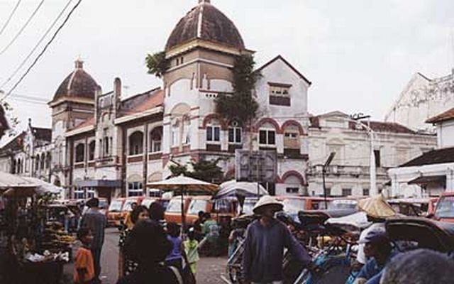 bekas_gedung_bank_dekat_ps_johar.jpg