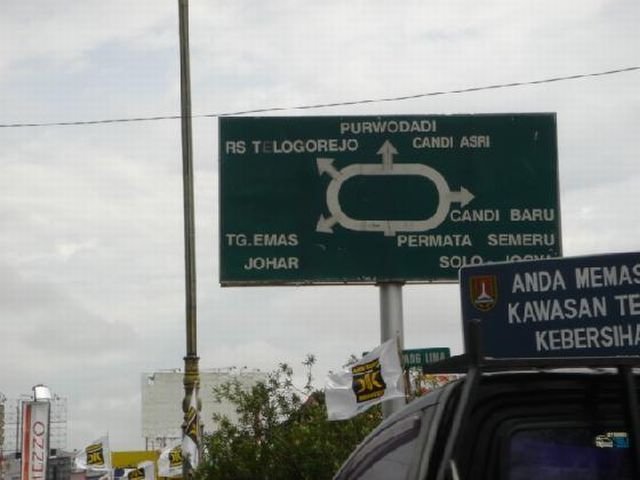 petunjuk_jalan_disimpang5.jpg