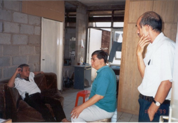 Empat Loyola-wan 69 di Jalan Oliander, Bumi Serpong Damai, Tanggerang : Sunday : 18. April 1999