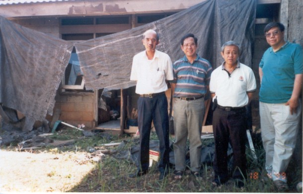 Empat Loyola-wan 69 di Jalan Oliander, Bumi Serpong Damai, Tanggerang : Sunday : 18. April 1999