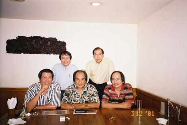 Broeder Michael dan Loyola-69 di redaksi Majalah Hidup, Jakarta  : Monday : 03. December 2001