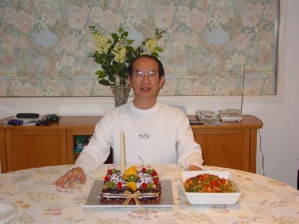 Djoa Soen Hien (Johanes Maria Widagda Sulistija) (3E 1969 Kollege Loyola) ulang tahun ke 53, Sydney, Australia : Monday : 08. November 2004