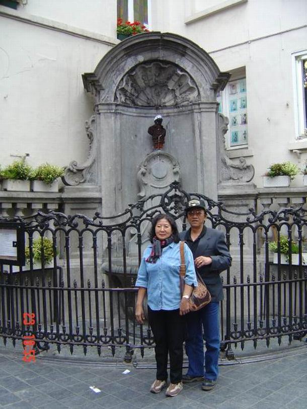 Freddy H. Susanto dan isteri di Brussel, Belgia, 23 Mei 2004 : Sunday : 23. May 2004