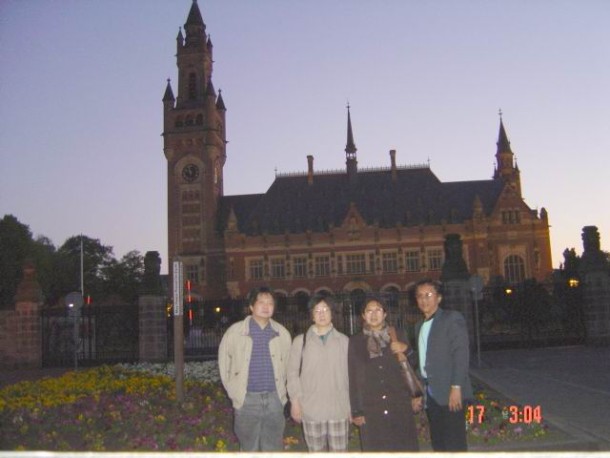 Freddy dan Yatmi di Vredespaleis, Den Haag, Nederland : Wednesday : 09. June 2004