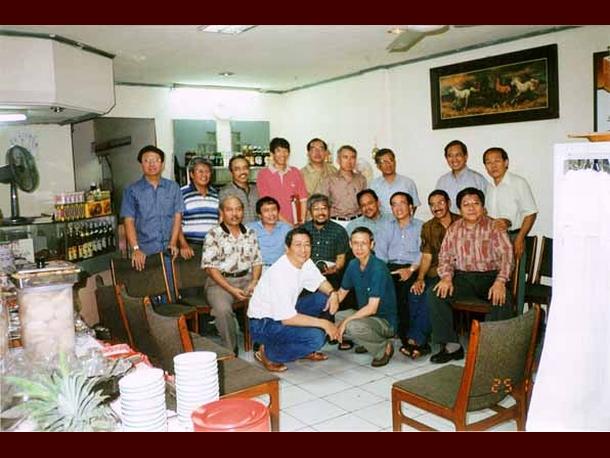 Loyola-69 di Rumah Makan Boulevard, Kelapa Gading Jakarta. 5 November 2003. : Wednesday : 05. November 2003