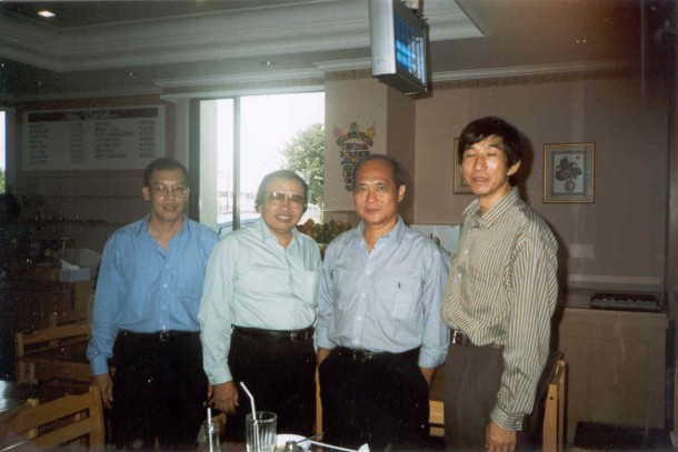 Reuni kecil Loyola-69 di sebuah cafetaria, Jakarta : Saturday : 15. January 2000