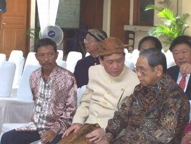 Pencatatan sipil Inka - Lia, di Gua Maria, katedral Jakarta : Tuesday : 16. August 2005