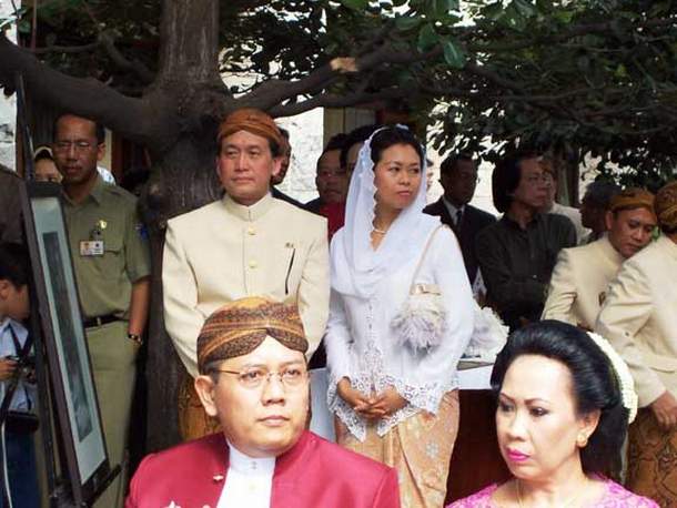 Pencatatan sipil Inka - Lia, di Gua Maria, katedral Jakarta : Tuesday : 16. August 2005
