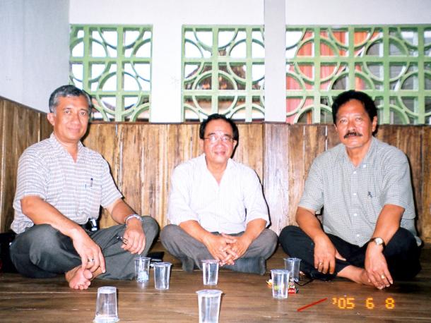 Lesehan di Pondok Makan Pelem Golek, Jalan Kaliurang KM 6,5 A-10, Yogyakarta : Wednesday : 08. June 2005