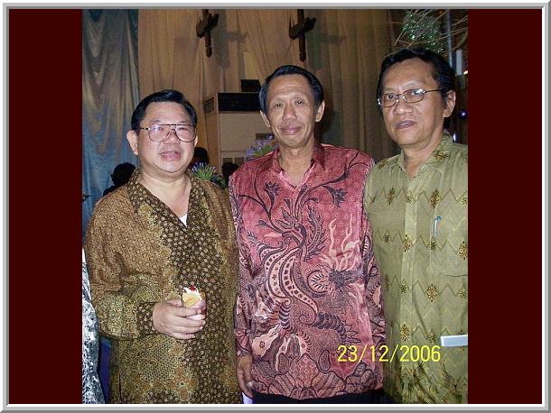 Tiga serangkai bertemu pada hari Sabtu, 23 Desember 2006, di Semarang batik2-an. : Saturday : 23. December 2006