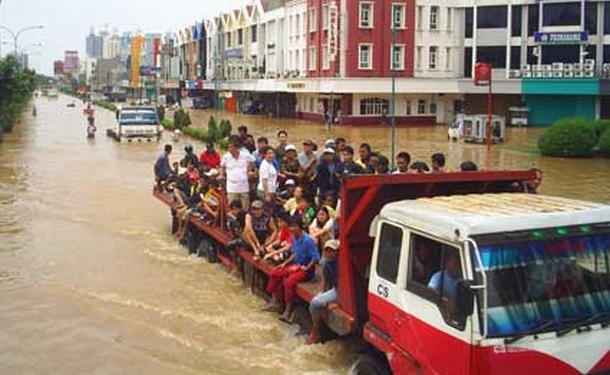 Kelapa Gading shuttle truck : Sunday : 04. February 2007