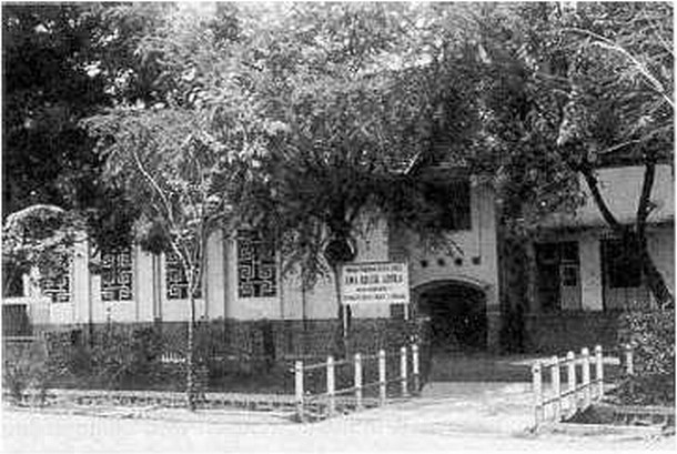Kollege Loyola, Jalan Karanganyar 37, Semarang, pintu-gerbang barat (1981 atau lebih dulu) : Sunday : 08. March 1981