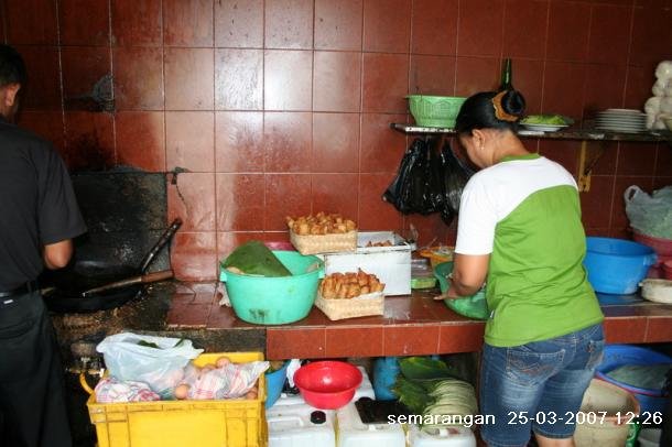 lumpiaganglomboksemarang2.jpg
