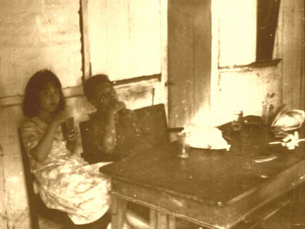 Jajan diwarung sekolah : Friday : 10. June 1966